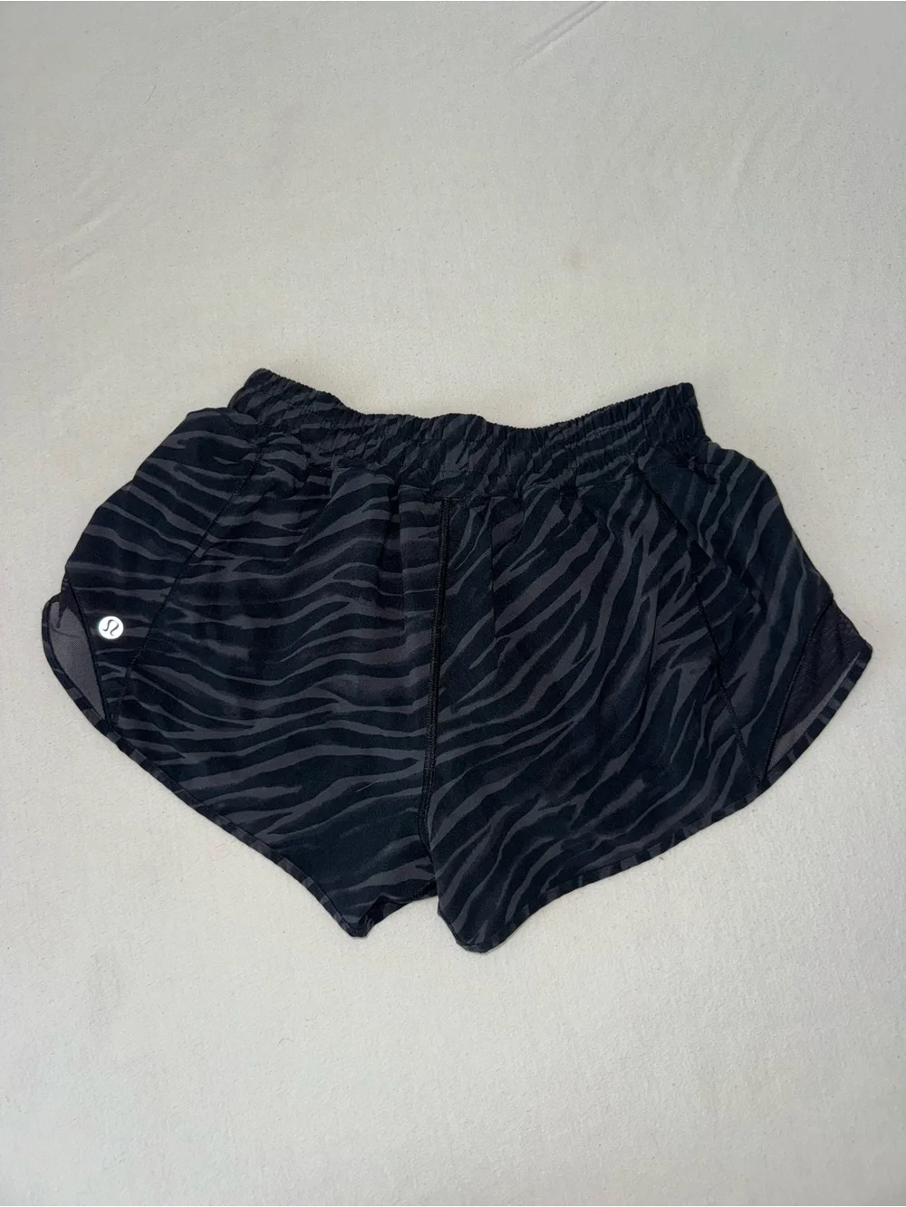 Lululemon Hotty Hot Low Rise Short 2.5